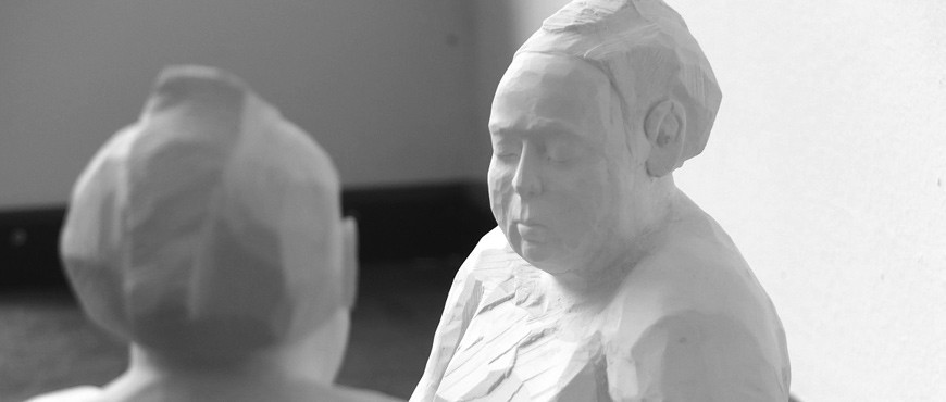 Hockende Sumo - Skulpturen von Christian Richter - Kunst als Kanzleimarketing.