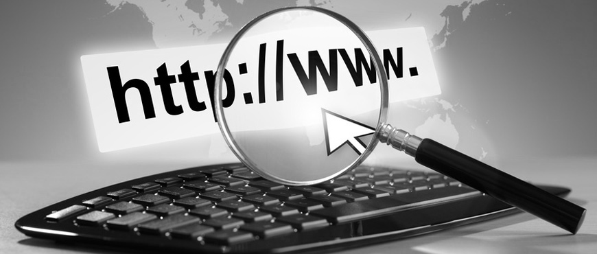 Lupe & Tastatur - bildlich für Suche im Internet - Anwaltssuchdienste als Element Kanzleimarketing